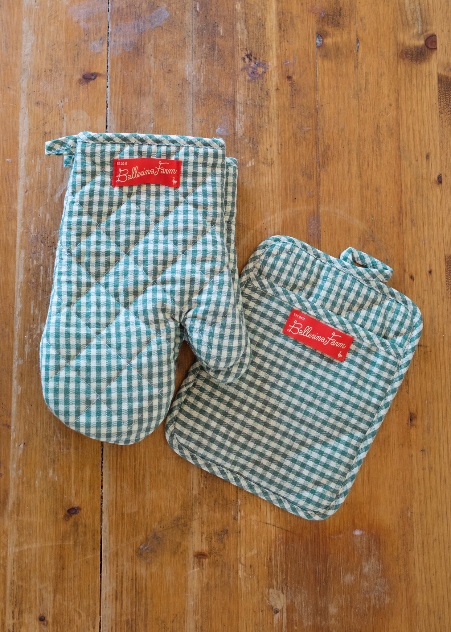 Oven Mitts & Potholder Set - Ballerina Farm